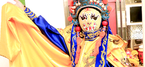 川劇變臉、木偶變臉、巴蜀三變(變臉,變衣服及變傘)